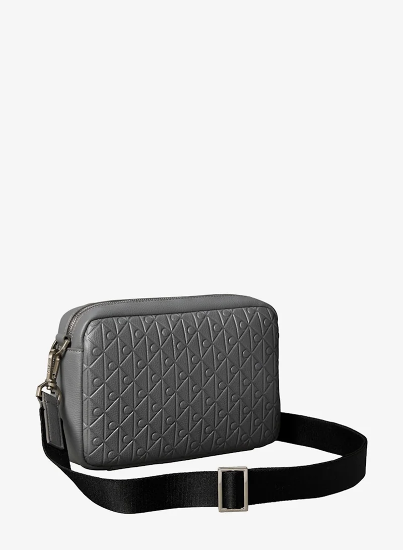 كالفن كلاين حقيبة كاميرا بشعار بارز